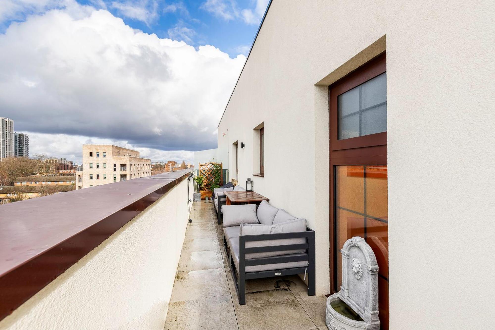 View Spacious 2 Bedroom Penthouse Apartamento *
