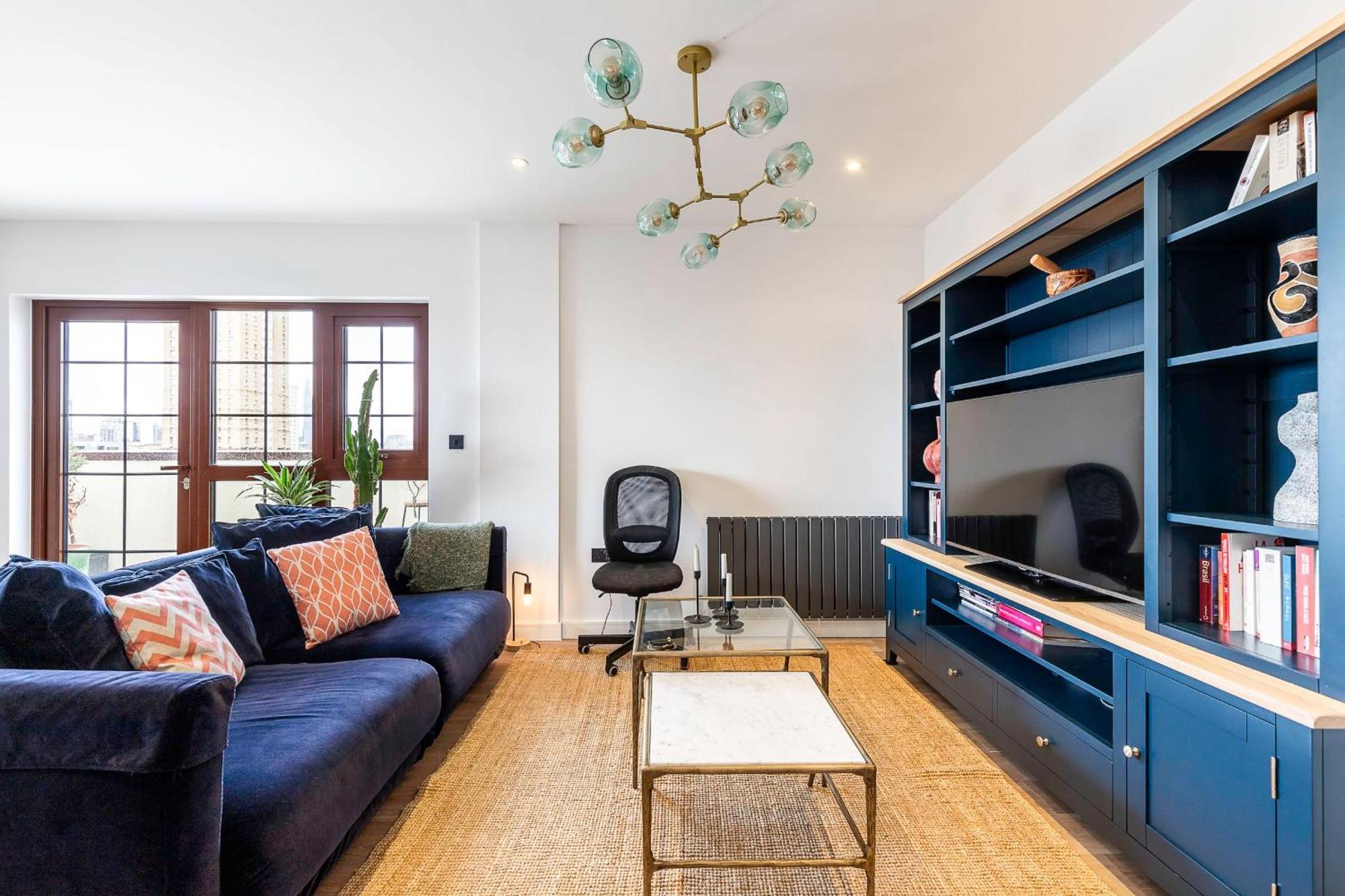View Spacious 2 Bedroom Penthouse Londres