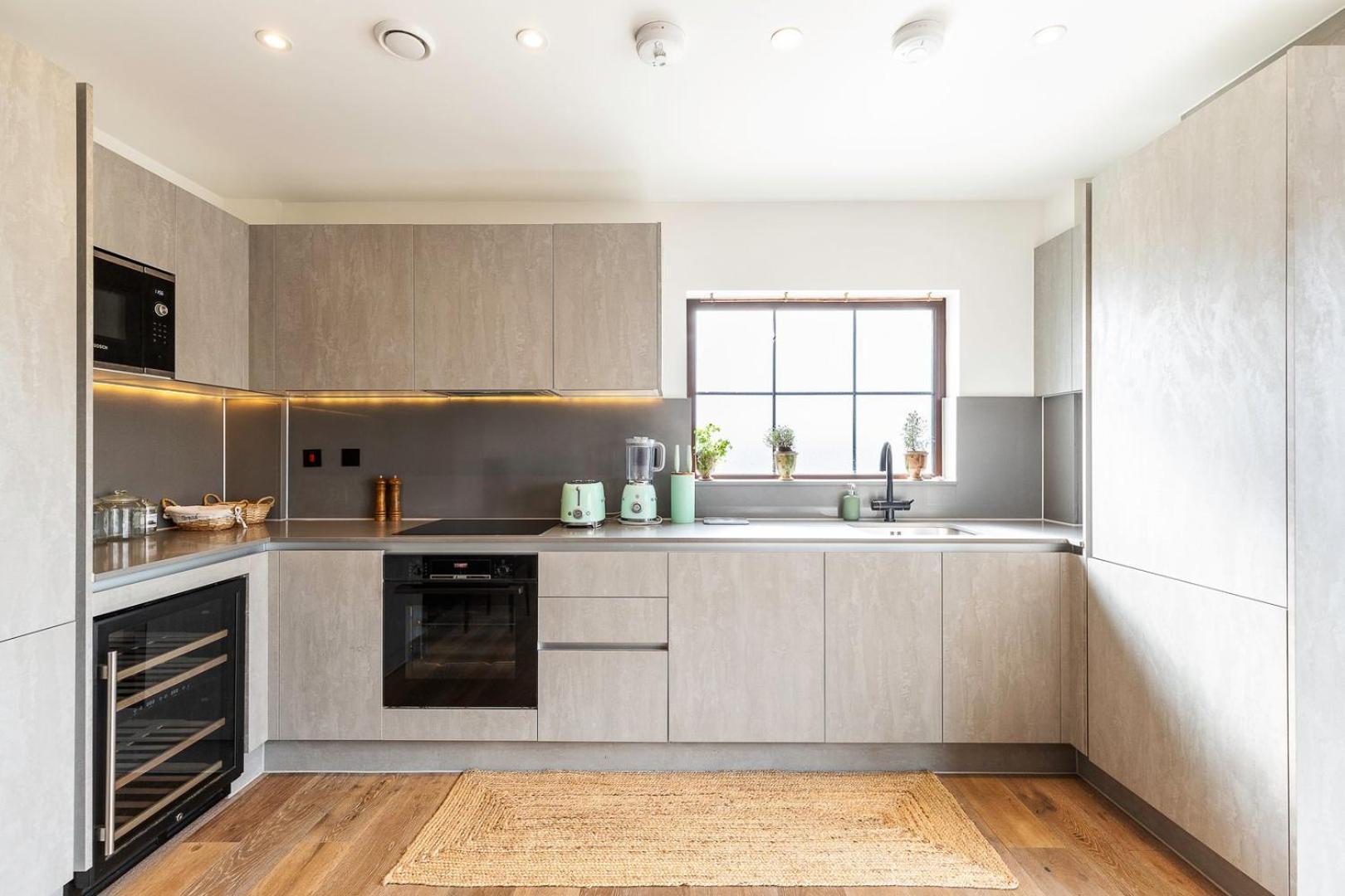 View Spacious 2 Bedroom Penthouse Apartamento *