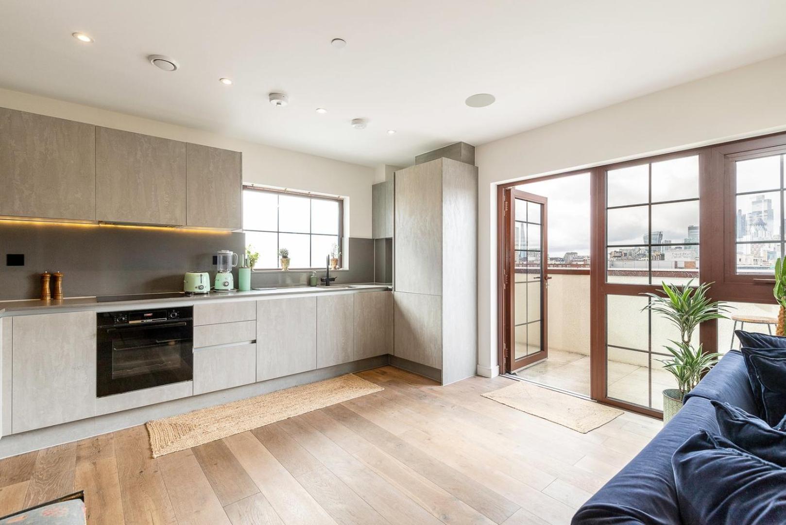 View Spacious 2 Bedroom Penthouse * Londres